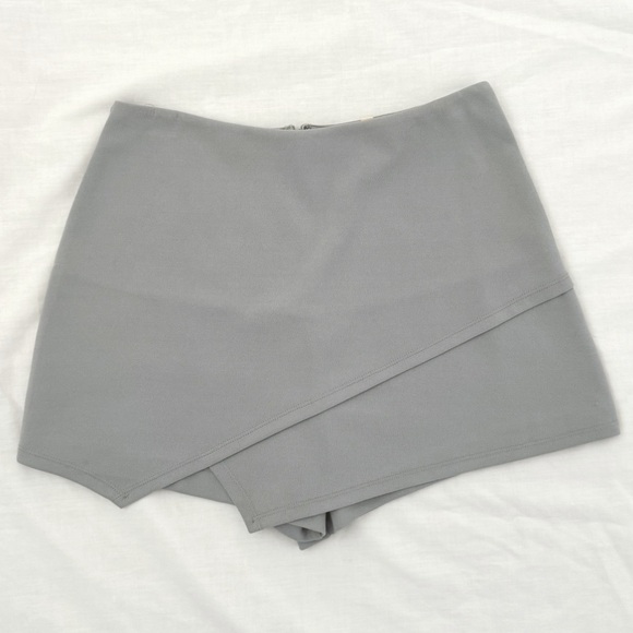 Gray Envelope Skort - Size Small - Picture 1 of 4